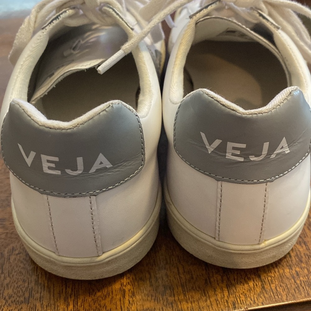 Veja low top sneakers with gray logo - Picture 7 of 16